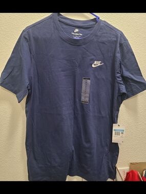 Nike Short Sleeve Tee in Dark Blue with White Logo